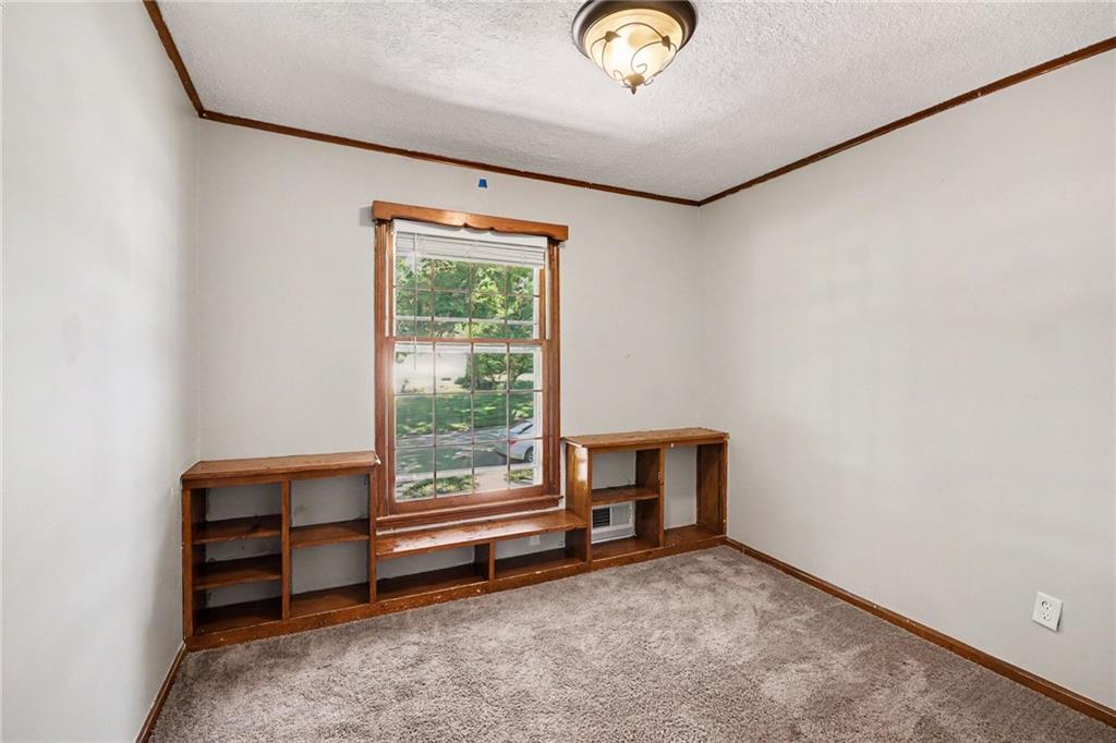 11047 Spring Valley Road Kansas City, MO 64134 - Photo 12 of 19