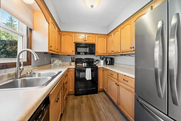 $279,900 | 430 Silver Spring Drive, Green Bay, WI 54303