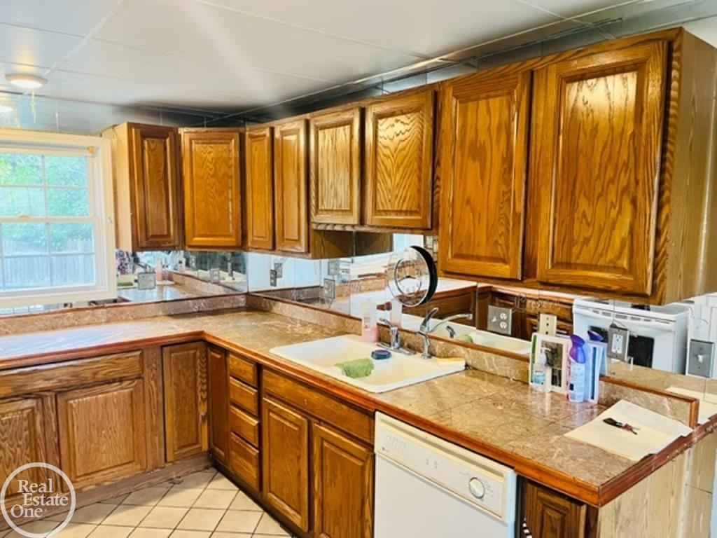 6782 Wildcat Road Jeddo, MI 48032 - Photo 15 of 83