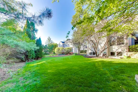 $749,900 | 845 Saugatuck Trail, Vernon Hills, IL 60061