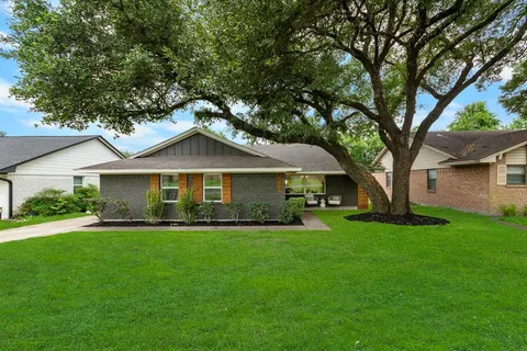 $715,000 | 9110 Westglen Drive, Dallas, TX 75228