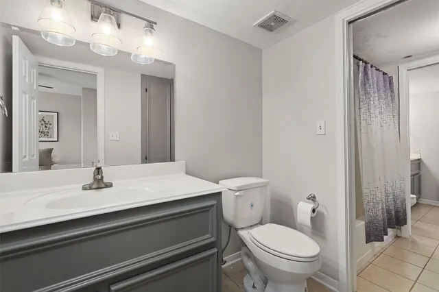 a close up view of a washer and dryer