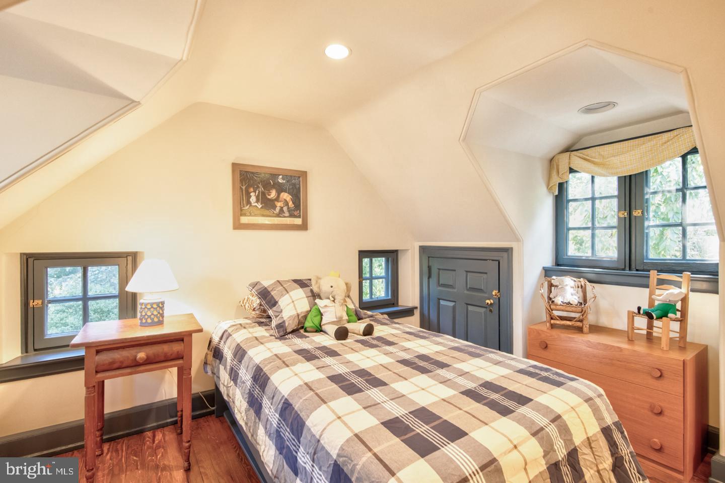 8219 St Martins Lane Philadelphia, PA 19118 - Photo 25 of 40