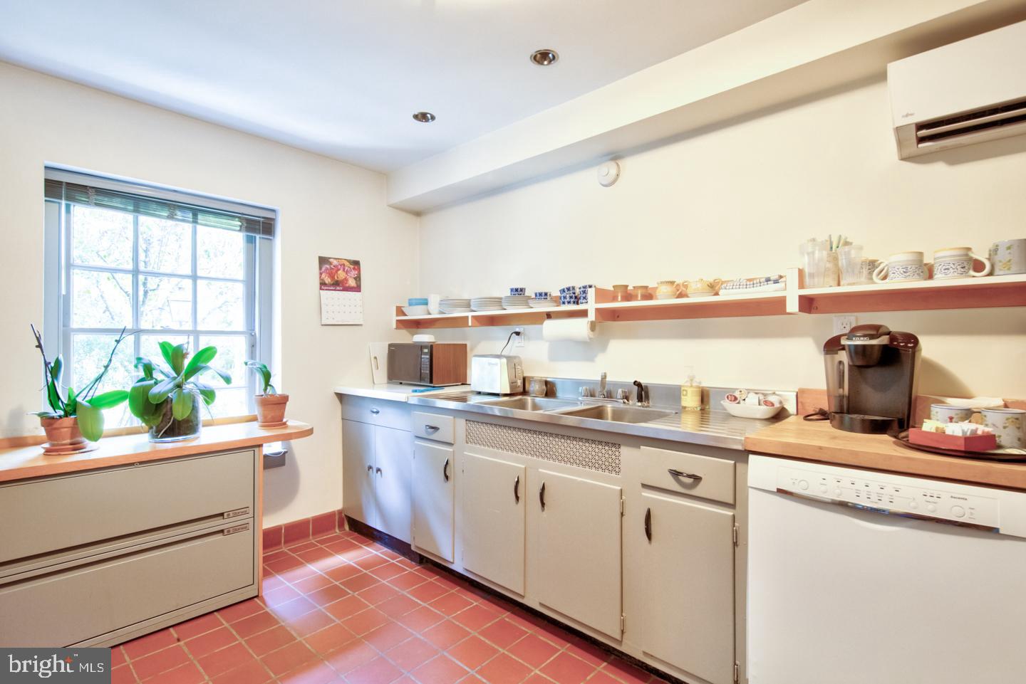 8219 St Martins Lane Philadelphia, PA 19118 - Photo 34 of 40