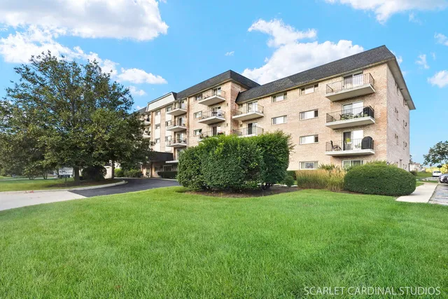 $147,000 | 1000 South Lorraine Road, Unit 412, Wheaton, IL 60189