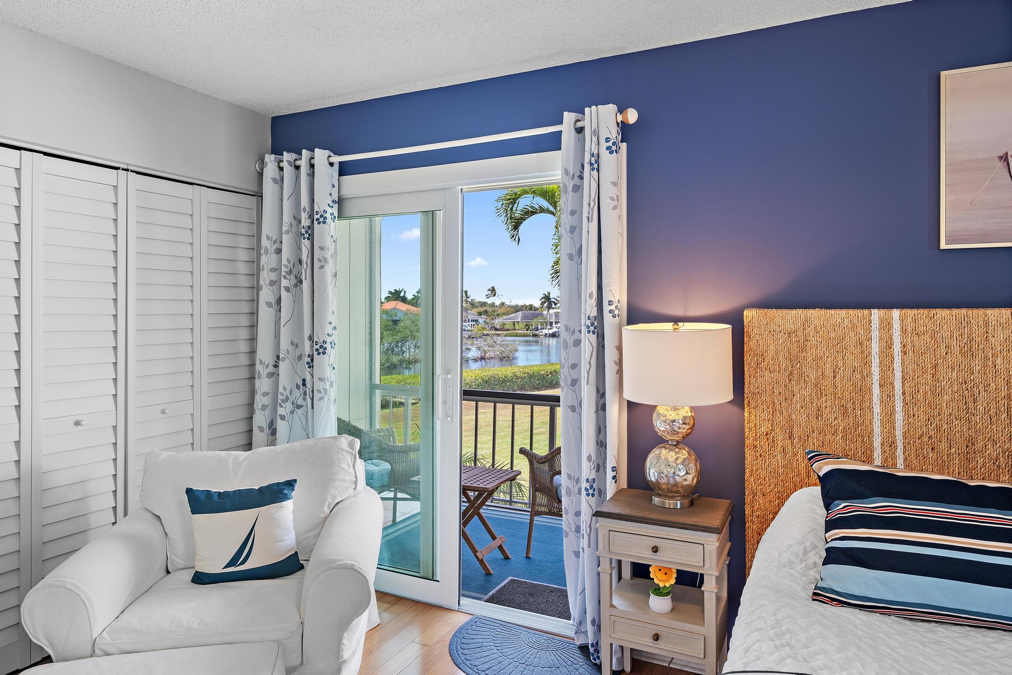 9170 Southeast Riverfront Terrace, Unit H Jupiter, FL 33469 - Photo 18 of 34 a living room with furniture and a window