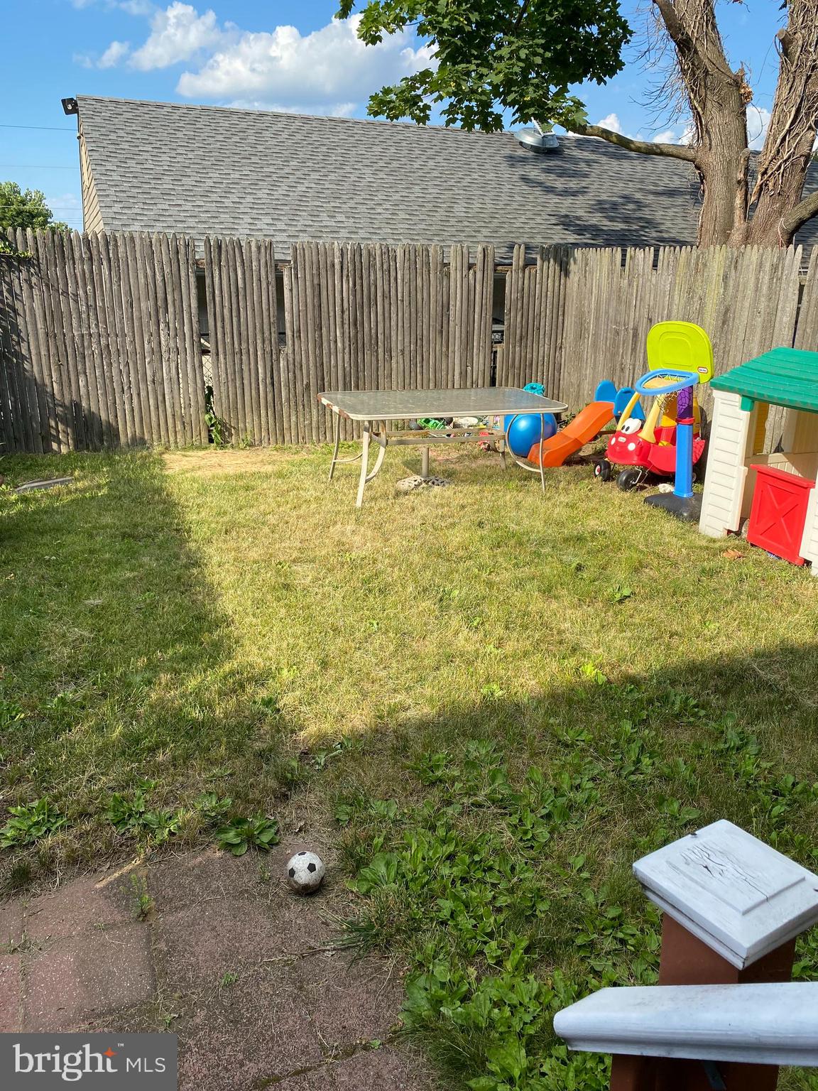 527 Bridgeboro Street Riverside, NJ 08075 - Photo 20 of 20 a backyard of a house with table and chairs