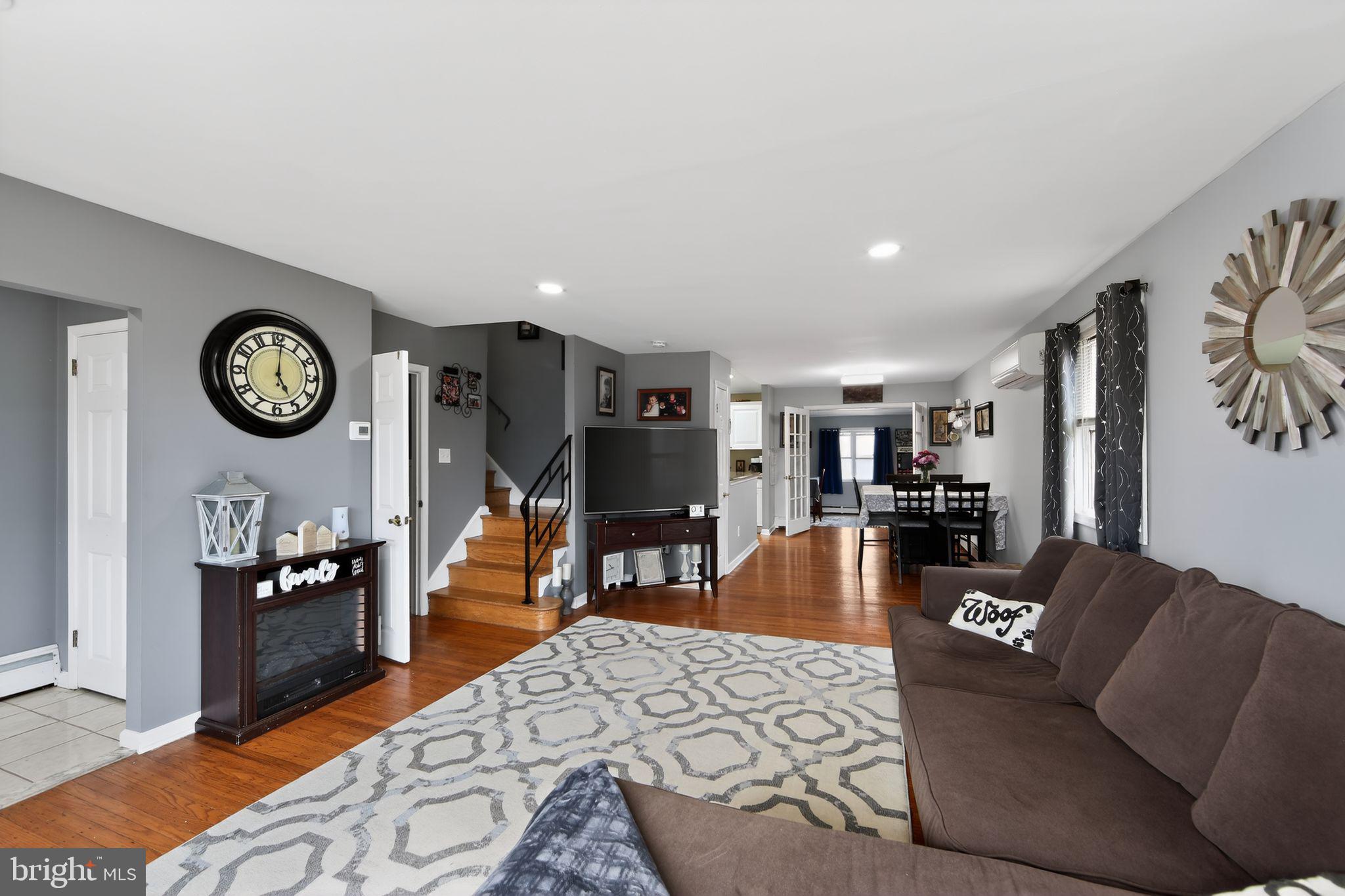 341 Harwicke Road Springfield, PA 19064 - Photo 10 of 36 Living Room