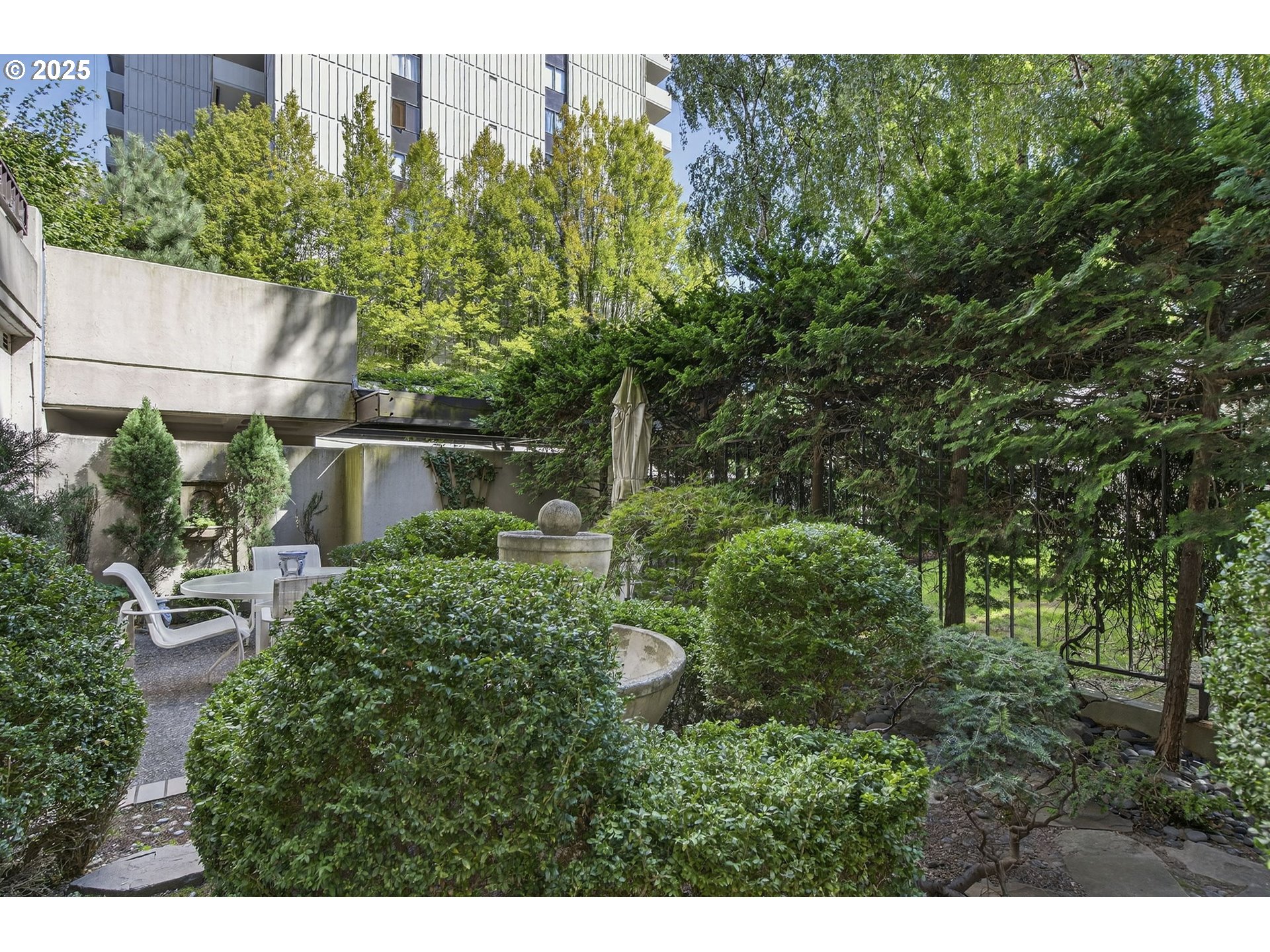 2309 Southwest 1st Avenue, Unit G41 Portland, OR 97201 - Photo 23 of 44 a view of a garden