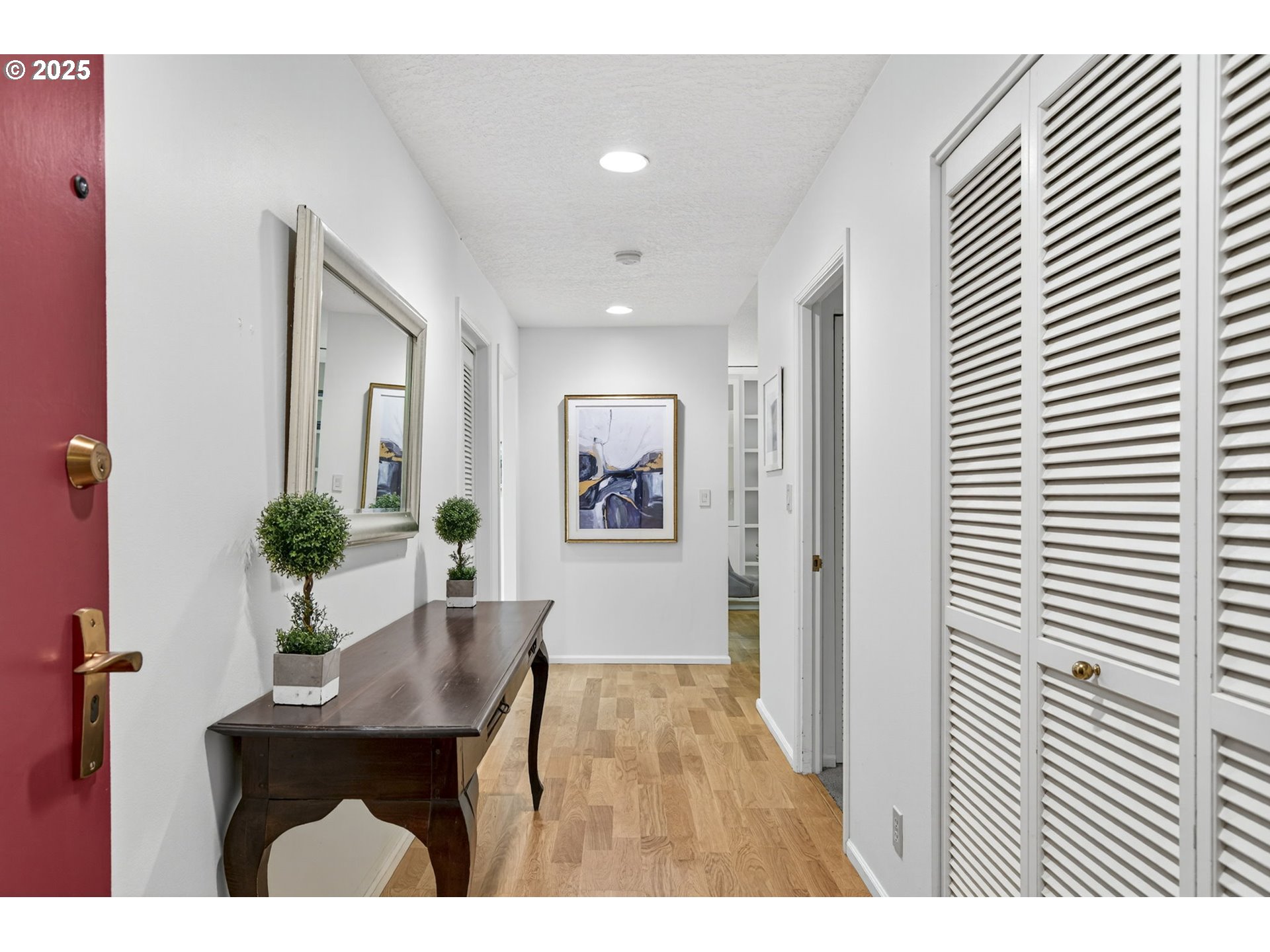 2309 Southwest 1st Avenue, Unit G41 Portland, OR 97201 - Photo 5 of 44 a living room with furniture and a potted plant