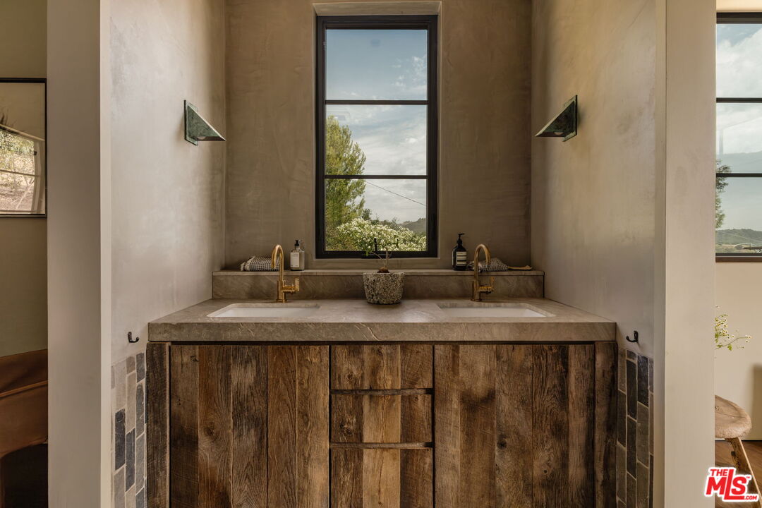 225 Powderhorn Ranch Road Topanga, CA 90290 - Photo 42 of 65