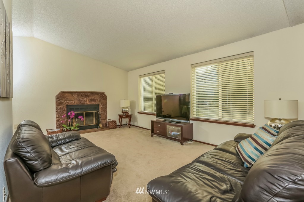 2110 Wells Court South Renton, WA 98055 - Photo 4 of 23