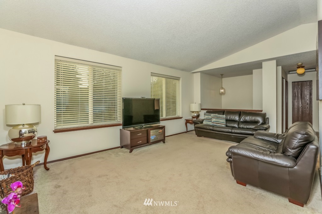 2110 Wells Court South Renton, WA 98055 - Photo 5 of 23