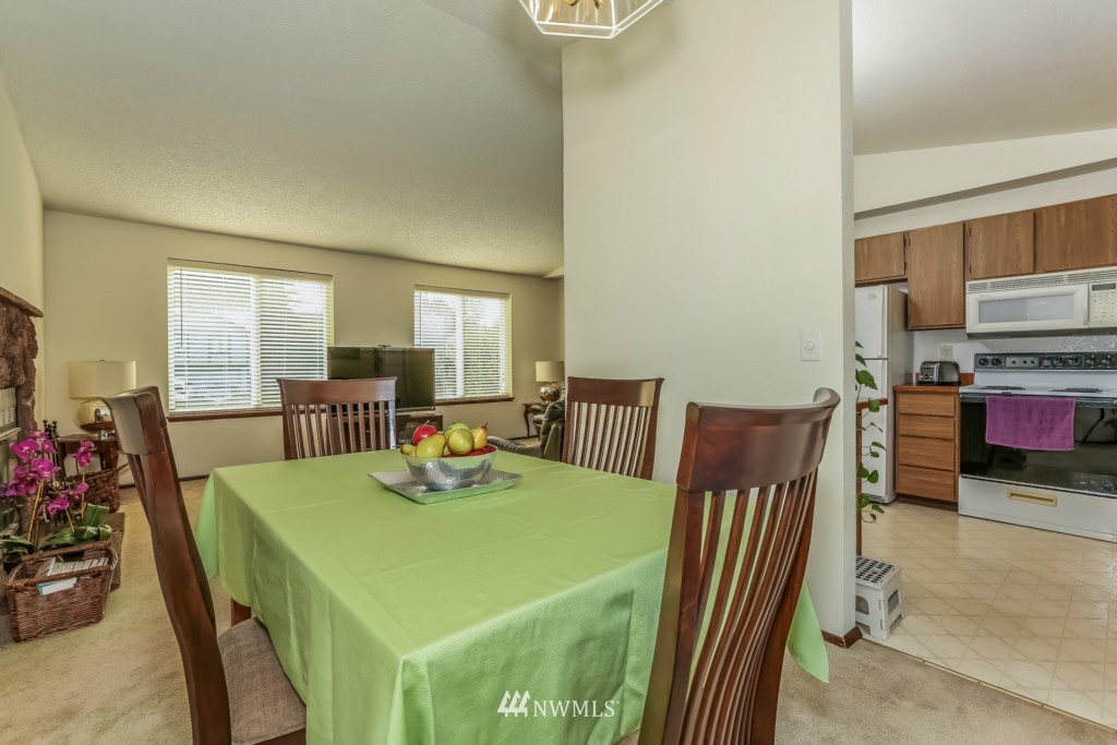 2110 Wells Court South Renton, WA 98055 - Photo 6 of 23