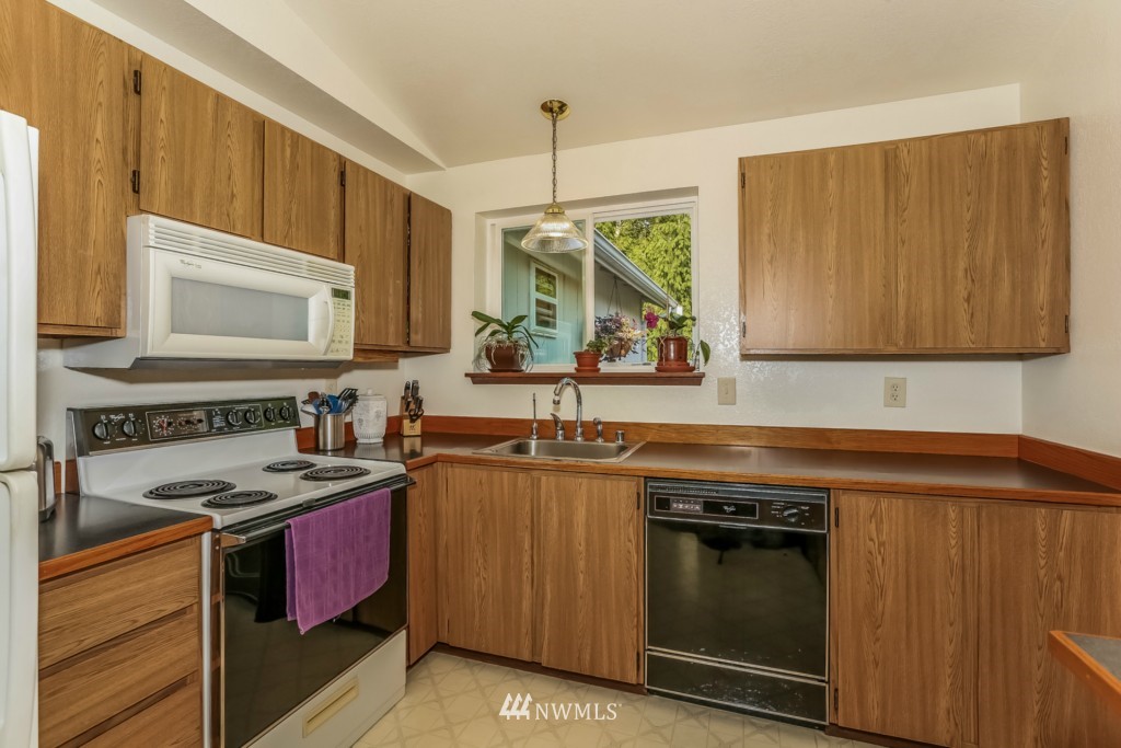 2110 Wells Court South Renton, WA 98055 - Photo 7 of 23