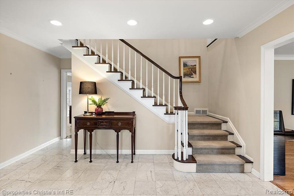 536 Middlesex Road Grosse Pointe Park, MI 48230 - Photo 3 of 47