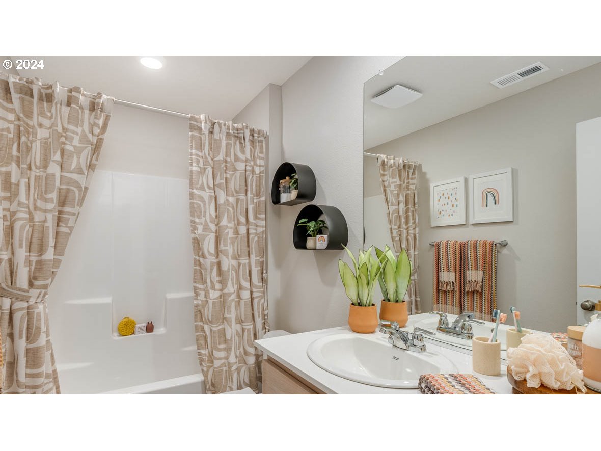 1463 Southeast Pheasant Avenue Gresham, OR 97080 - Photo 24 of 32 a bathroom with a sink and a mirror