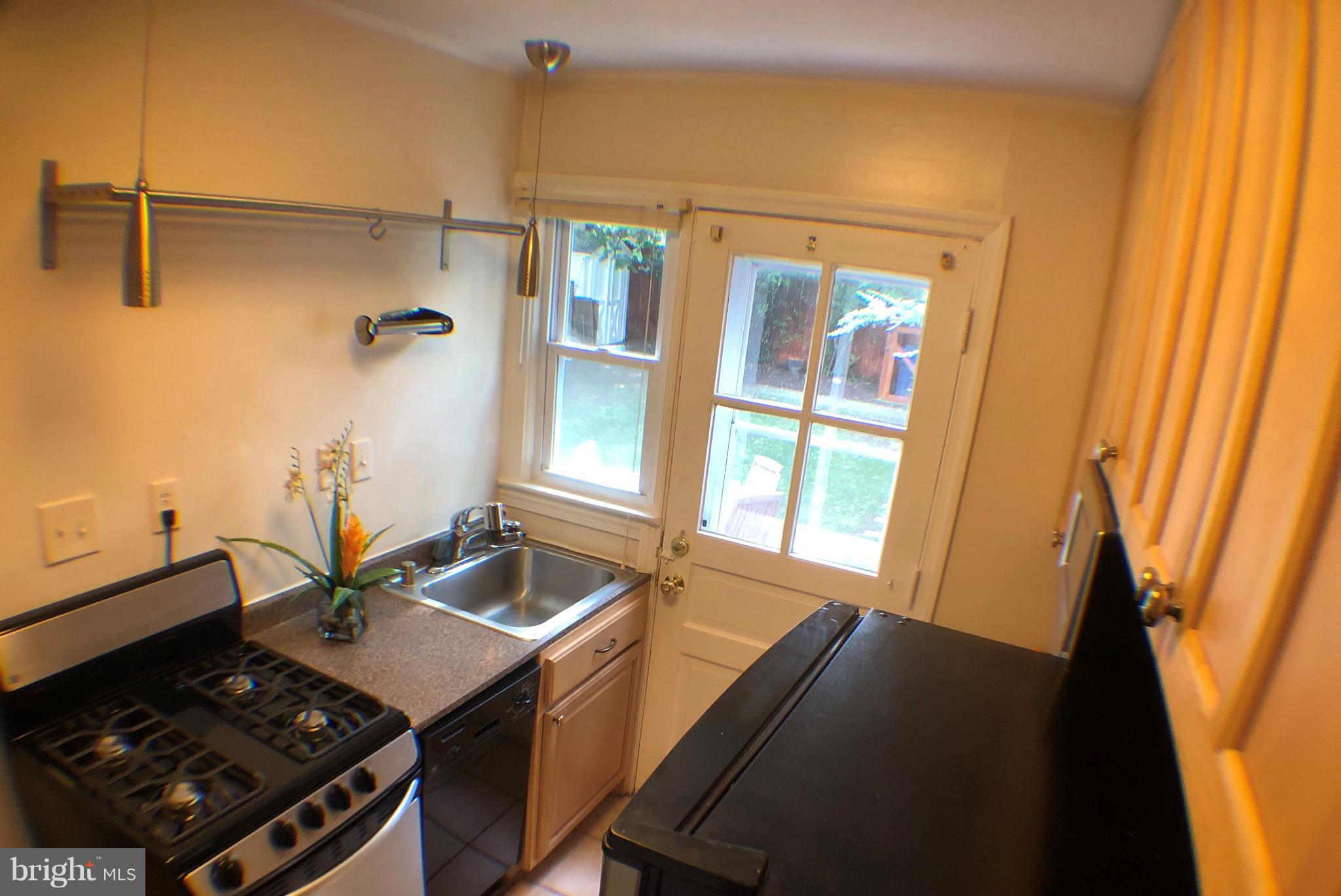 5933 Williamsburg Road Alexandria, VA 22303 - Photo 16 of 30 Kitchen