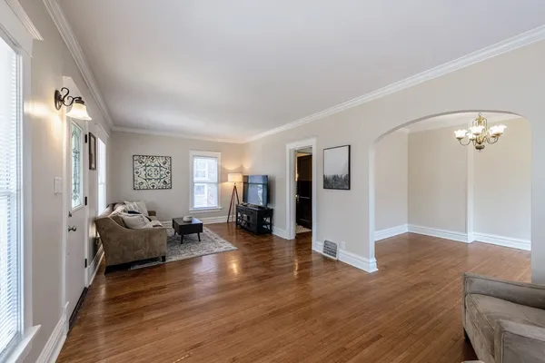 $314,900 | 655 Glenwood Avenue, Joliet, IL 60435