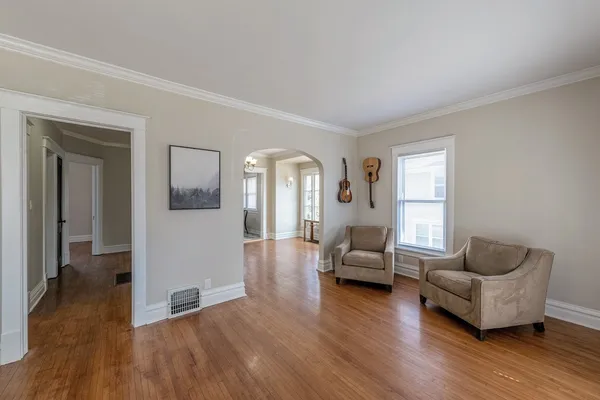 $314,900 | 655 Glenwood Avenue, Joliet, IL 60435