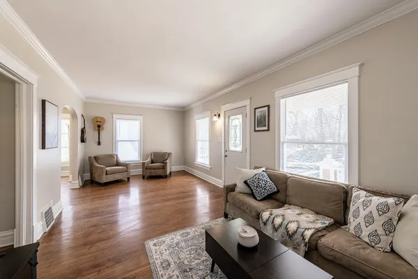 $314,900 | 655 Glenwood Avenue, Joliet, IL 60435
