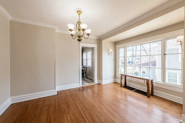 $314,900 | 655 Glenwood Avenue, Joliet, IL 60435