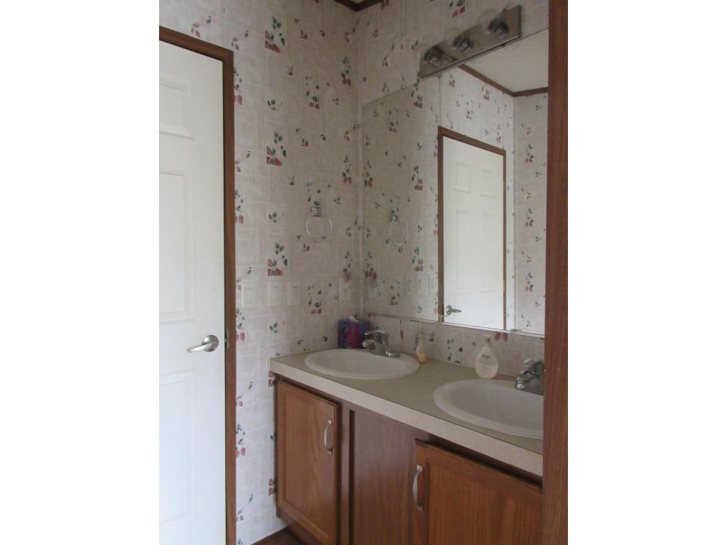 1855 Corby Bridge Road Chuckey, TN 37641 - Photo 16 of 18 Hall Bath