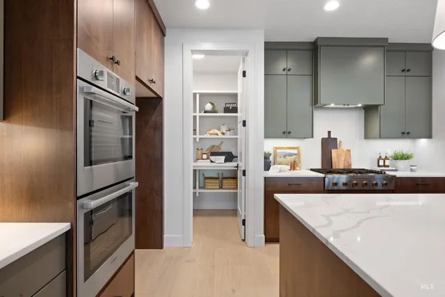 $1,110,000 | 252 North Hunter Crk Avenue, Eagle, ID 83616