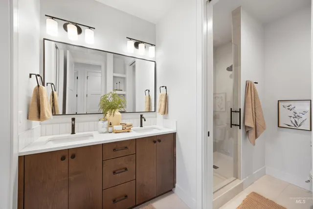 $1,110,000 | 252 North Hunter Crk Avenue, Eagle, ID 83616