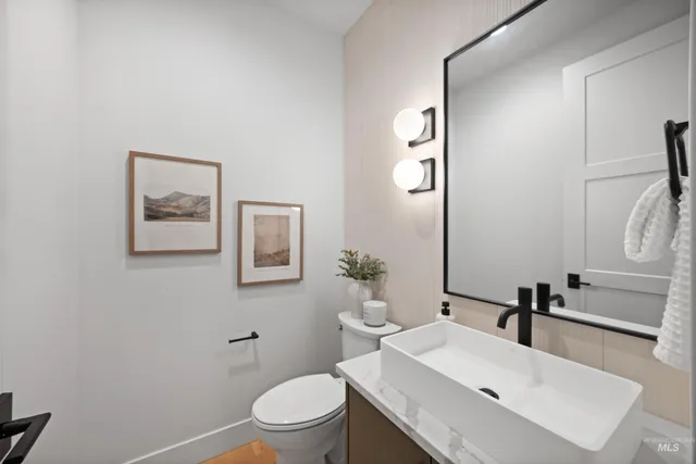 $1,110,000 | 252 North Hunter Crk Avenue, Eagle, ID 83616