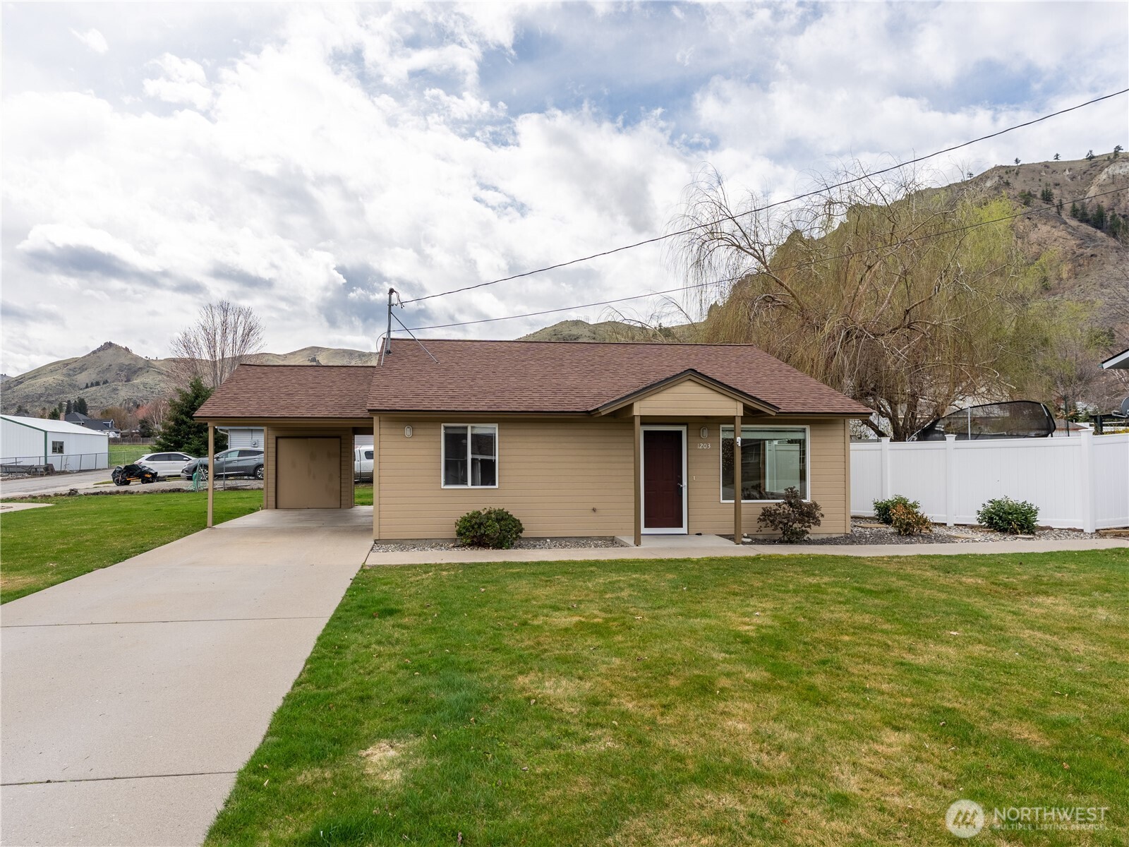1203 Red Apple Road Wenatchee, WA 98801 - Photo 1 of 28 Gallery Image 1