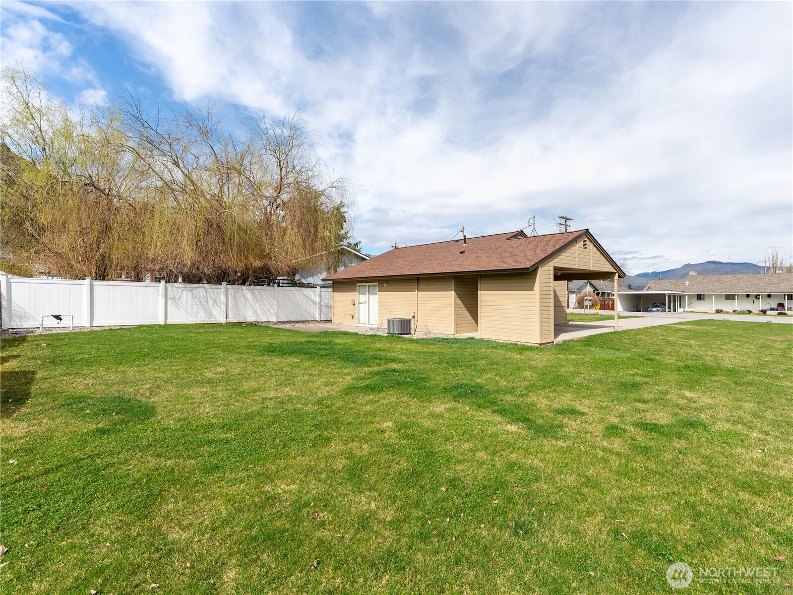 1203 Red Apple Road Wenatchee, WA 98801 - Photo 3 of 28 Gallery Image 3