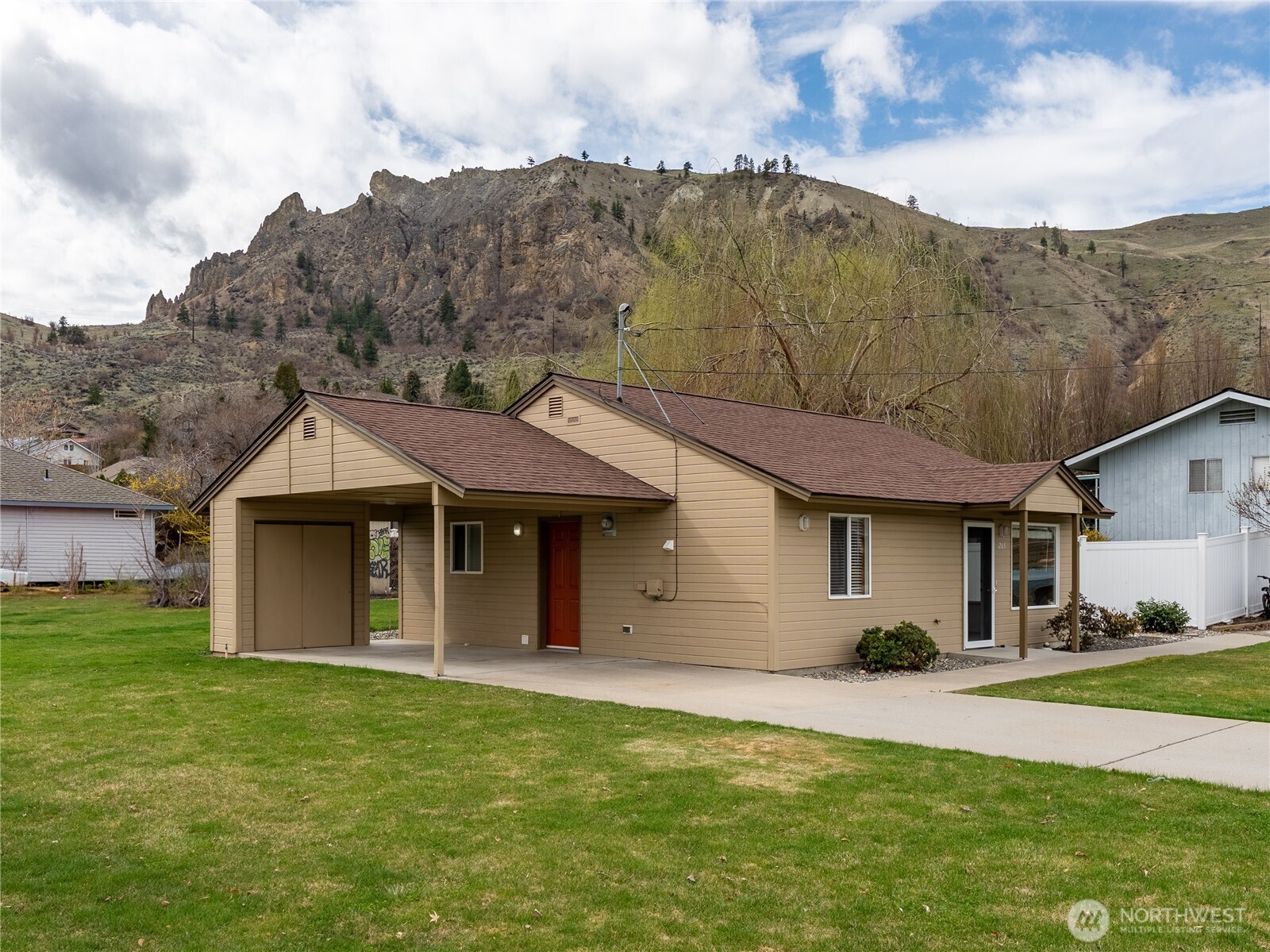 1203 Red Apple Road Wenatchee, WA 98801 - Photo 5 of 28 Gallery Image 5