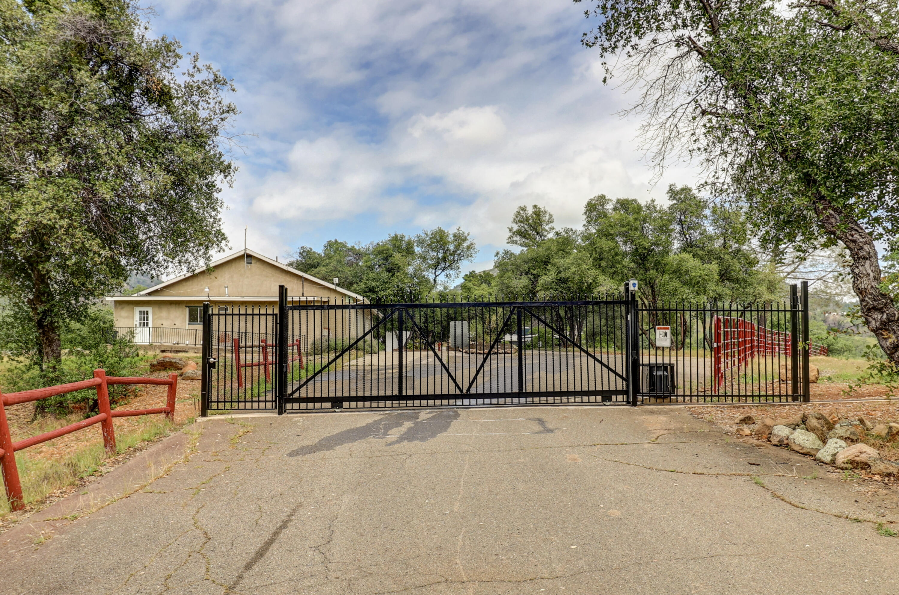 14216 Bear Mountain Road, Unit 48 Redding, CA 96003 - Photo 16 of 17 a view of backyard of house