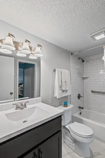 $160,000 | 690 Chandler Road, Unit 205, Gurnee, IL 60031