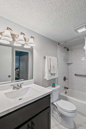 $160,000 | 690 Chandler Road, Unit 205, Gurnee, IL 60031