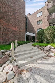 $160,000 | 690 Chandler Road, Unit 205, Gurnee, IL 60031
