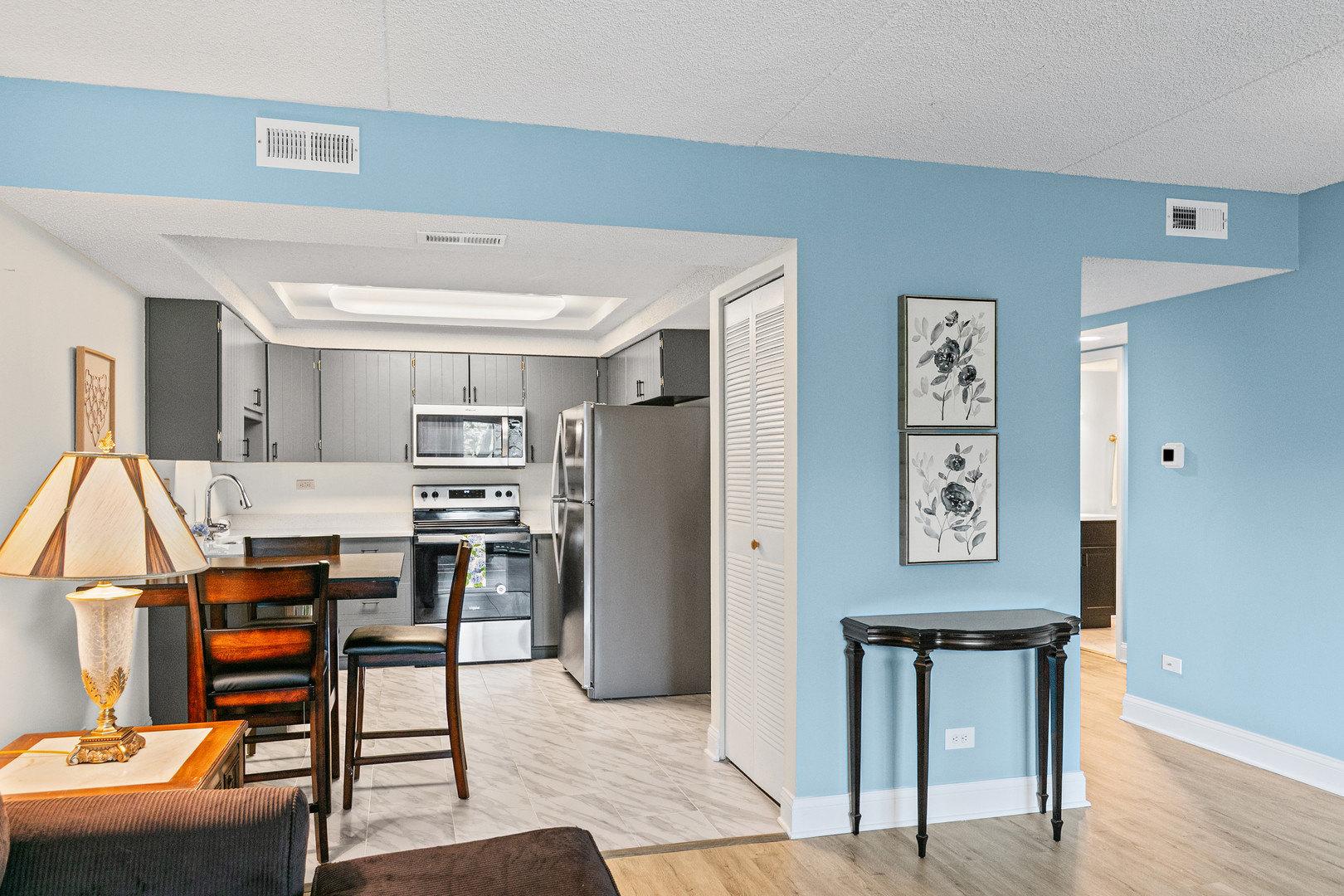 690 Chandler Road, Unit 205 Gurnee, IL 60031 - Photo 4 of 12