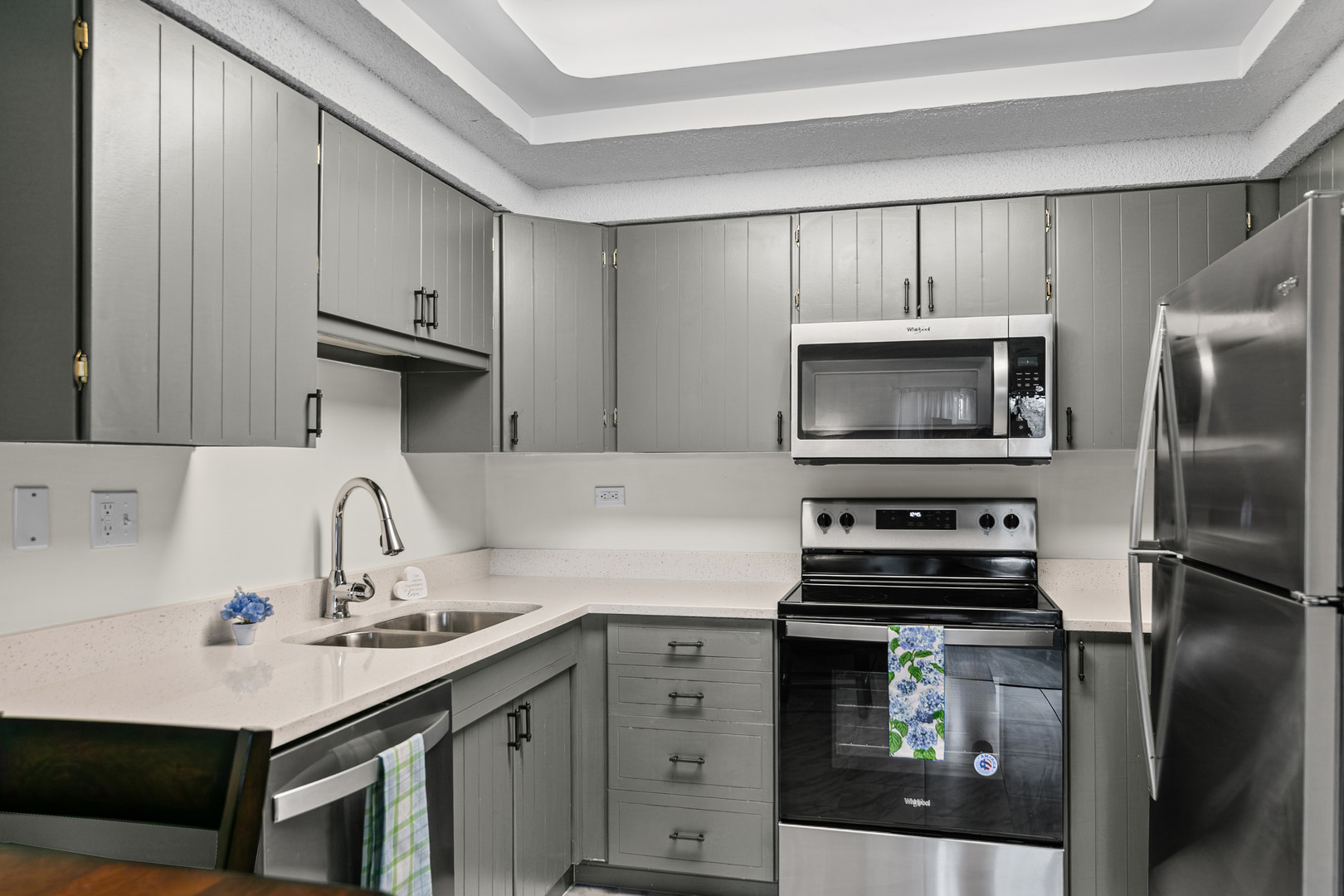 690 Chandler Road, Unit 205 Gurnee, IL 60031 - Photo 6 of 12