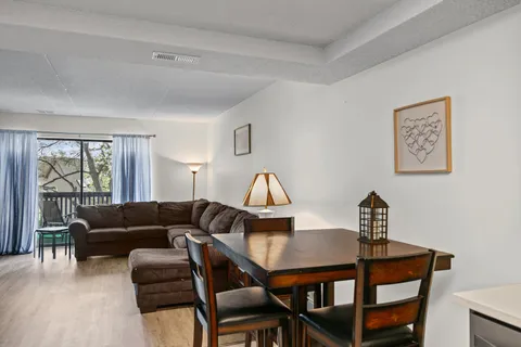 $160,000 | 690 Chandler Road, Unit 205, Gurnee, IL 60031