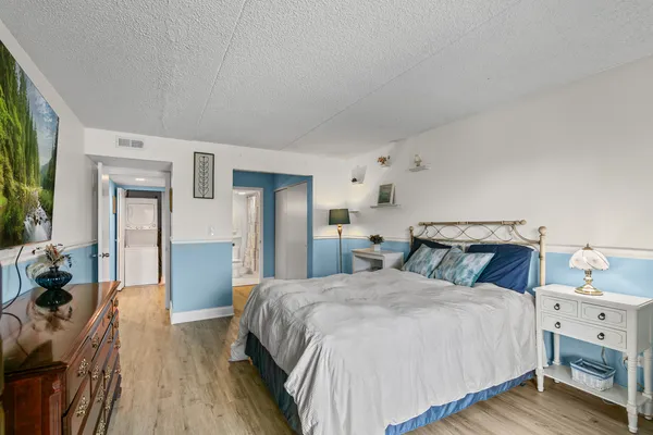 $160,000 | 690 Chandler Road, Unit 205, Gurnee, IL 60031