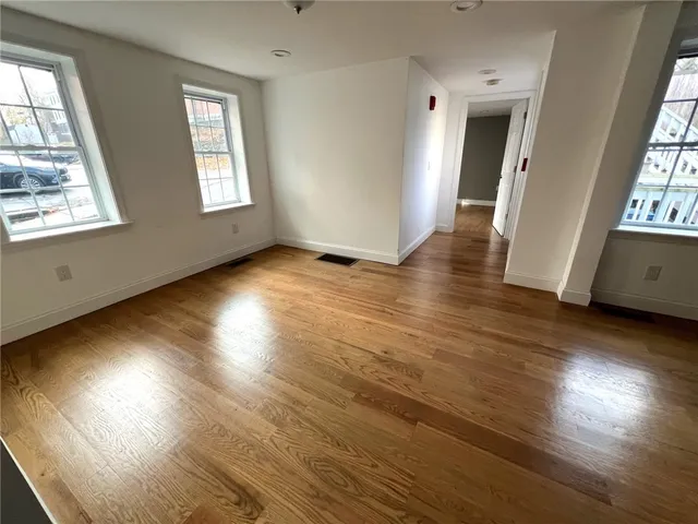 $2,900 | 5 Church Street, Unit 1, East Greenwich, RI 02818