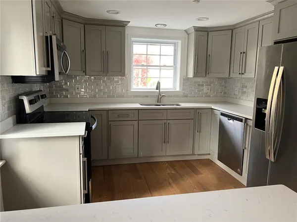 $2,800 | 5 Church Street, Unit 1, East Greenwich, RI 02818