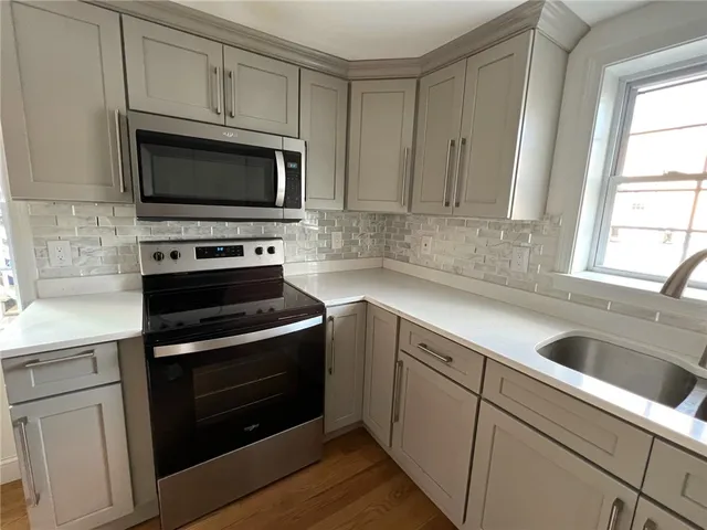 $2,900 | 5 Church Street, Unit 1, East Greenwich, RI 02818