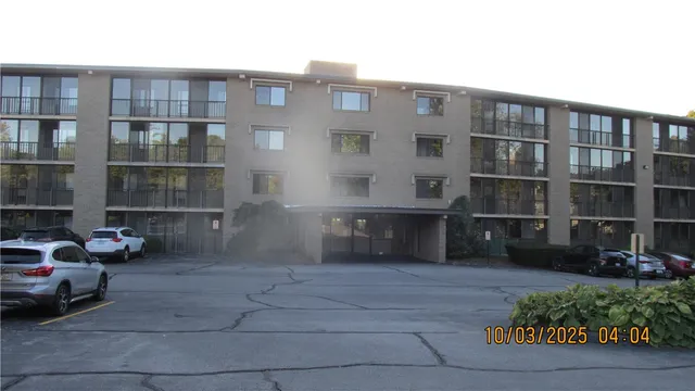 $2,000 | 650 East Greenwich Avenue, Unit 303, West Warwick, RI 02893