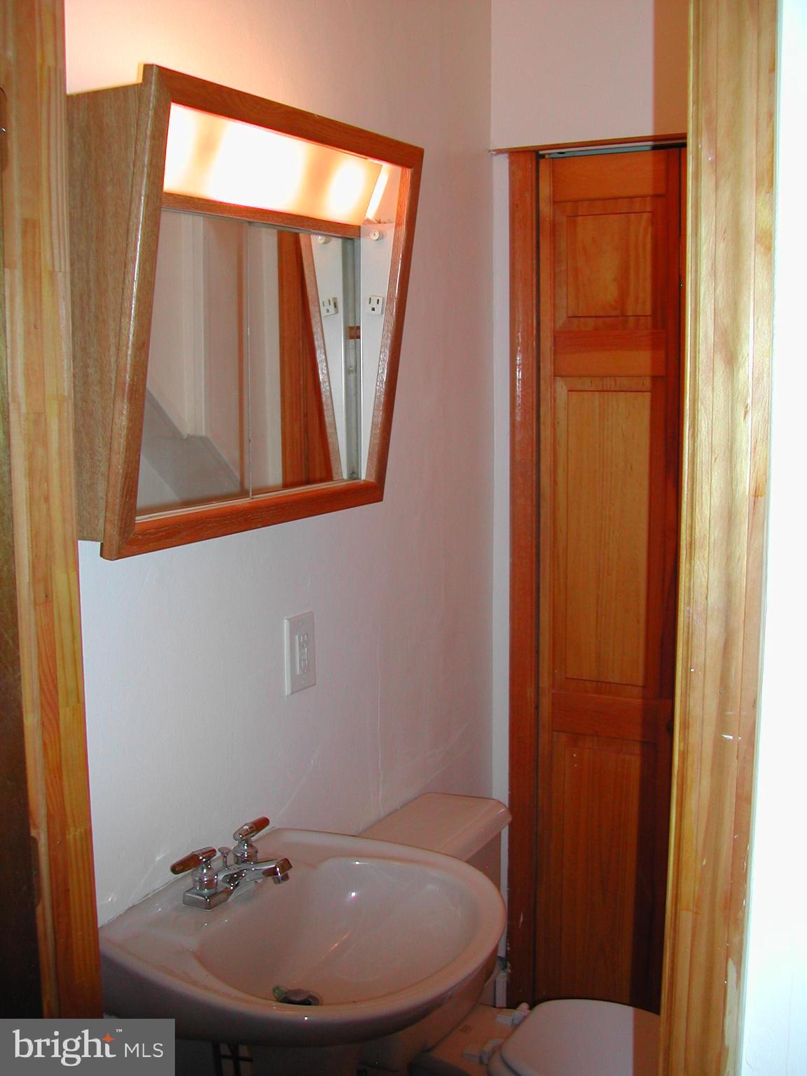 23 West Ridley Avenue Ridley Park, PA 19078 - Photo 27 of 59 1st Floor Front Bath