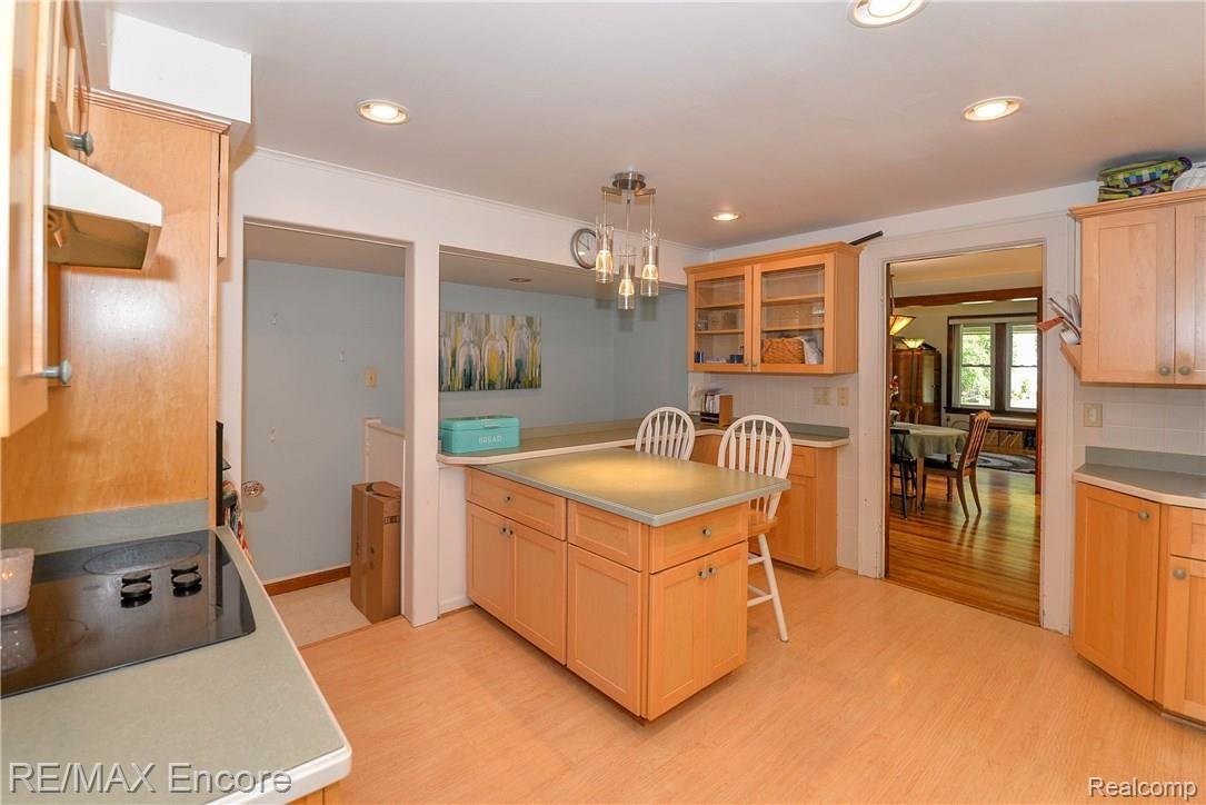8354 Clinton River Road Sterling Heights, MI 48314 - Photo 12 of 62 26.jpg