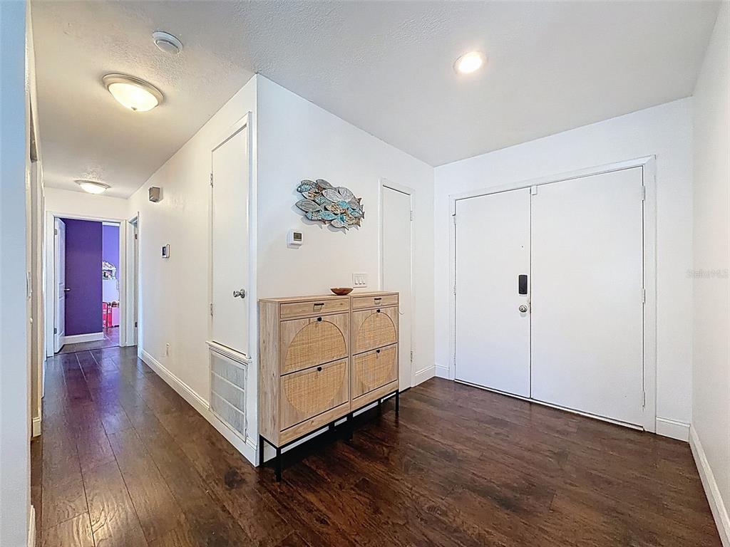 7813 River Ridge Drive Temple Terrace, FL 33637 - Photo 5 of 43 a view of a hallway with wooden floor