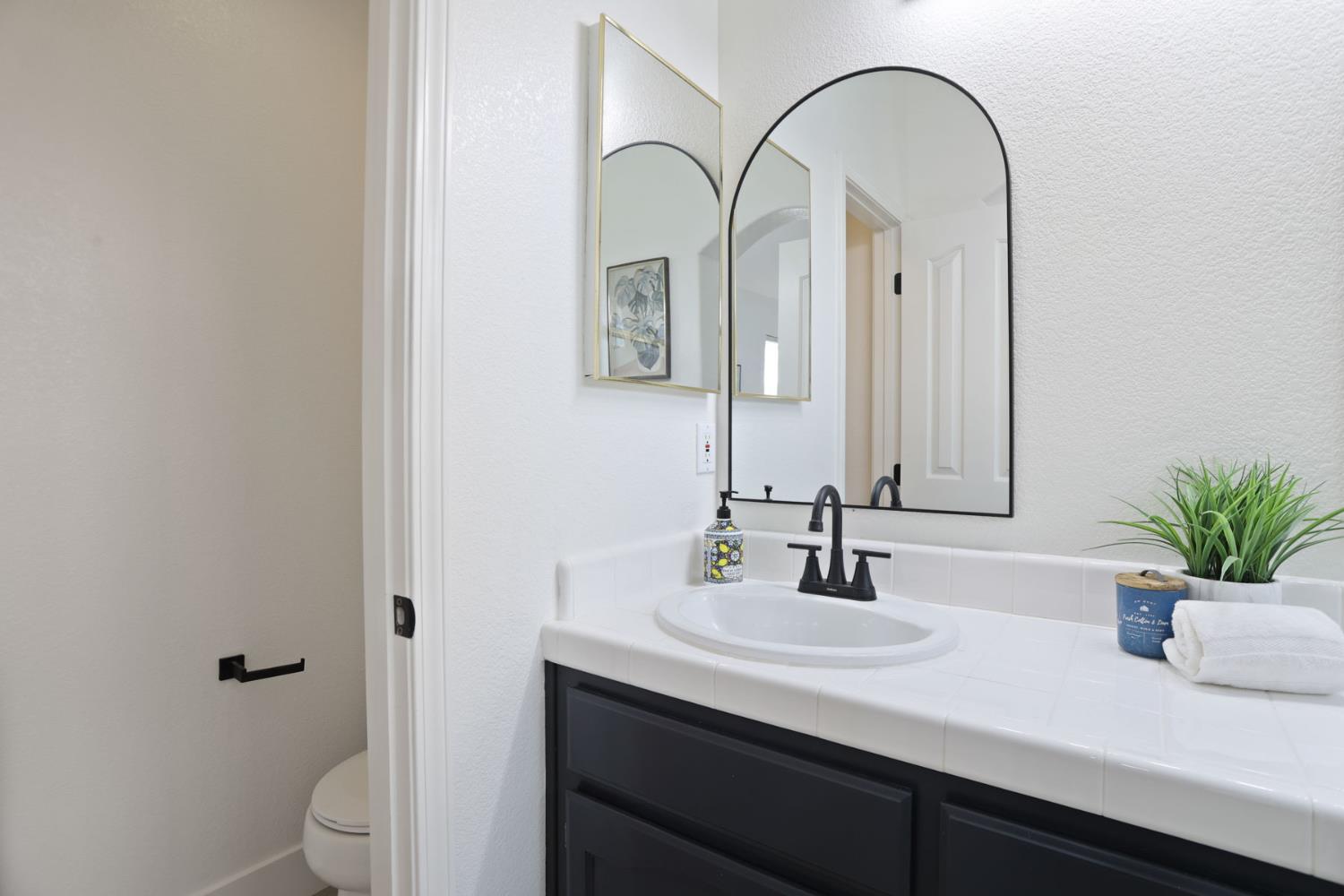 1829 Nighthawk Circle Roseville, CA 95661 - Photo 29 of 34 a bathroom with a sink a toilet and a mirror