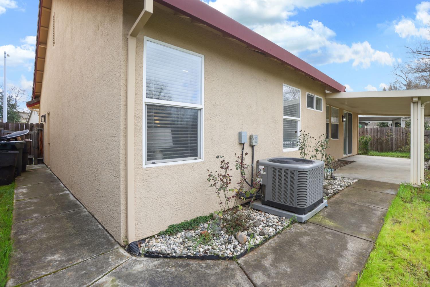 1829 Nighthawk Circle Roseville, CA 95661 - Photo 33 of 34 a view of a patio with table and chairs and wooden fence